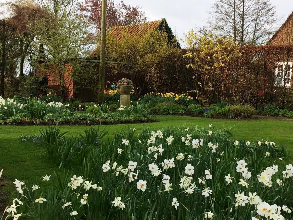 Esklum Spaziergang im Frühlingsgarten Het Tuinpad Op
