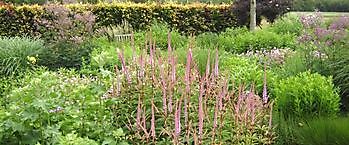 Vriescheloo, Keramik im Garten - Het Tuinpad Op / In Nachbars Garten