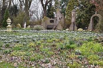 Schneeglöckchen- und Krokussonntag - Het Tuinpad Op / In Nachbars Garten