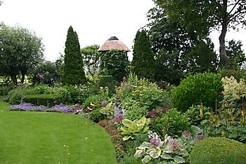  - Het Tuinpad Op / In Nachbars Garten