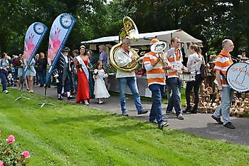 Groenmarkt in Winschoten - Het Tuinpad Op / In Nachbars Garten