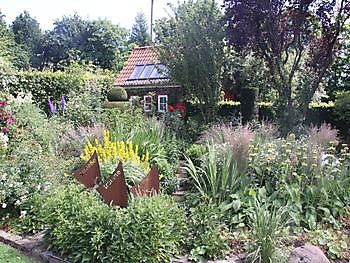 Reportage op www.parkstadveendam.nl - Het Tuinpad Op / In Nachbars Garten