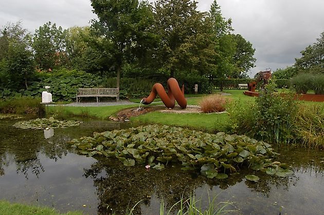  - Het Tuinpad Op / In Nachbars Garten