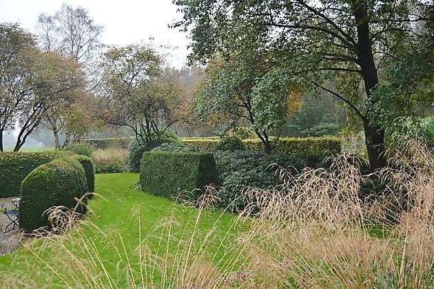  - Het Tuinpad Op / In Nachbars Garten