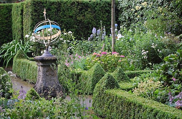  - Het Tuinpad Op / In Nachbars Garten