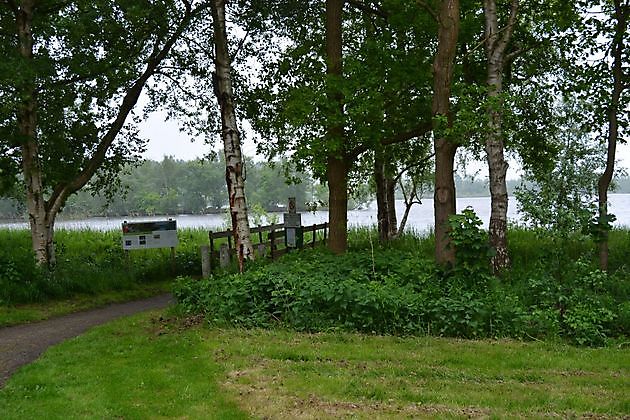 A.T.V. Piccardthof Groningen - Het Tuinpad Op / In Nachbars Garten