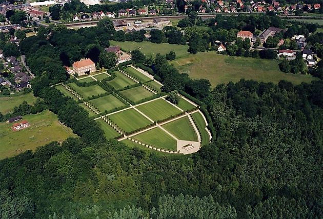 Gut Altenkamp Papenburg-Aschendorf - Het Tuinpad Op / In Nachbars Garten