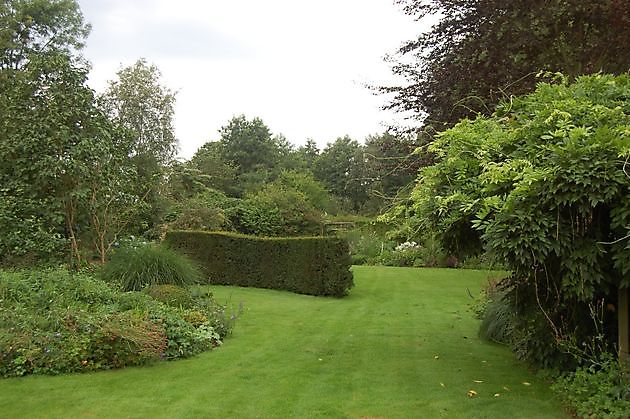  - Het Tuinpad Op / In Nachbars Garten