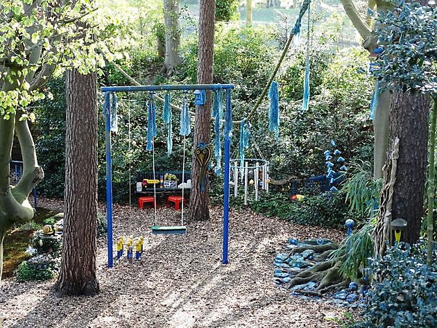  - Het Tuinpad Op / In Nachbars Garten