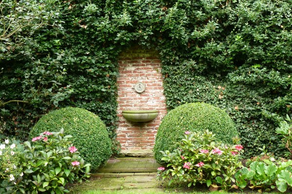  - Het Tuinpad Op / In Nachbars Garten