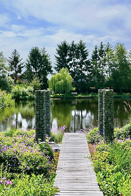  - Het Tuinpad Op / In Nachbars Garten