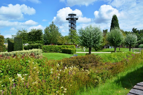  - Het Tuinpad Op / In Nachbars Garten