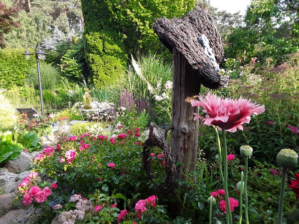  - Het Tuinpad Op / In Nachbars Garten