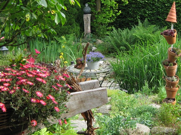  - Het Tuinpad Op / In Nachbars Garten