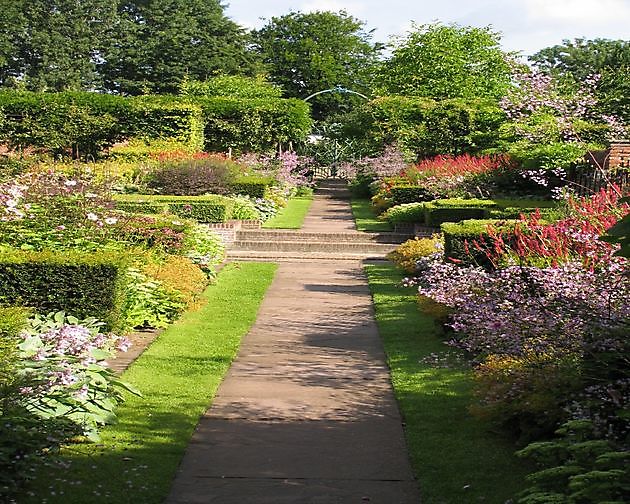  - Het Tuinpad Op / In Nachbars Garten