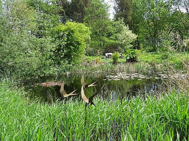  - Het Tuinpad Op / In Nachbars Garten