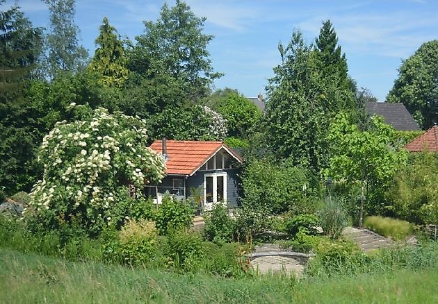 Der Eexterhof Scheemda - Het Tuinpad Op / In Nachbars Garten