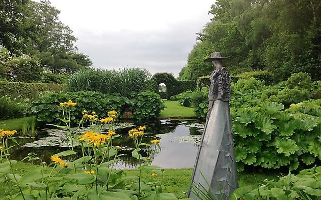  - Het Tuinpad Op / In Nachbars Garten