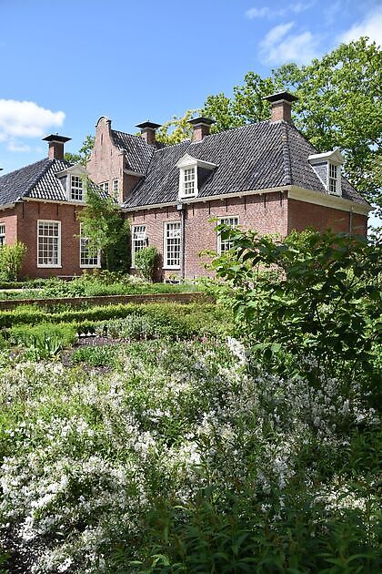 Veenborg Welgelegen Sappemeer - Het Tuinpad Op / In Nachbars Garten