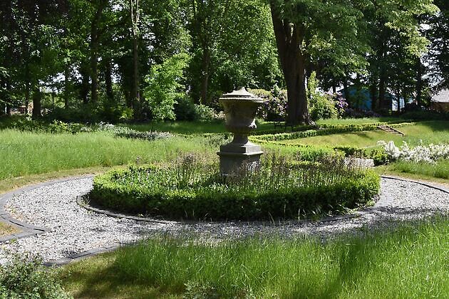 Veenborg Welgelegen Sappemeer - Het Tuinpad Op / In Nachbars Garten