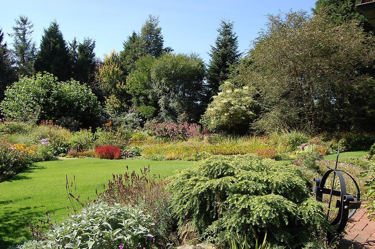 Reiners - Het Tuinpad Op / In Nachbars Garten