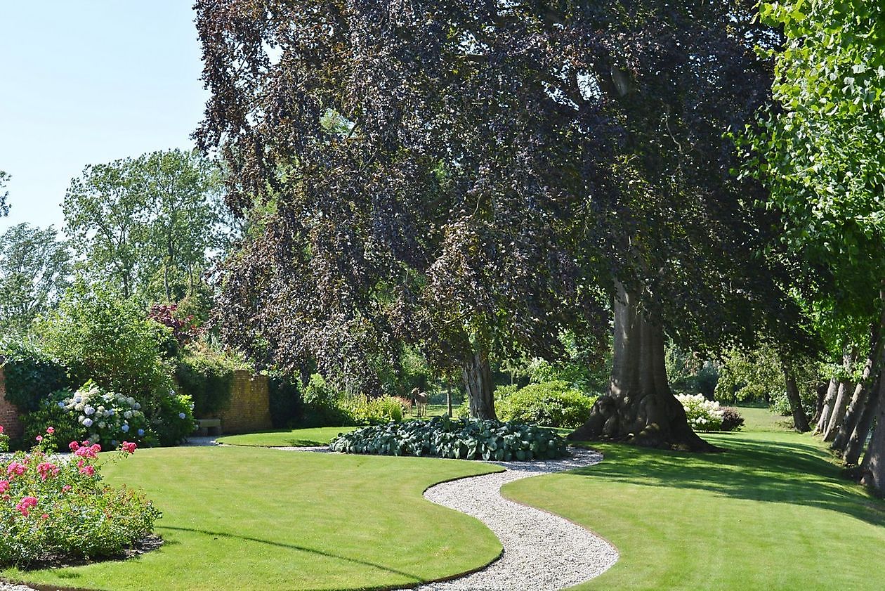  - Het Tuinpad Op / In Nachbars Garten