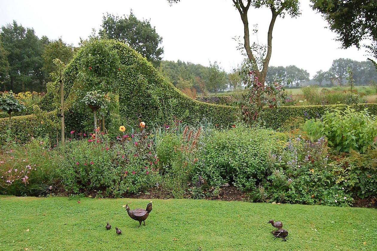 Roos van Hijken - Het Tuinpad Op / In Nachbars Garten