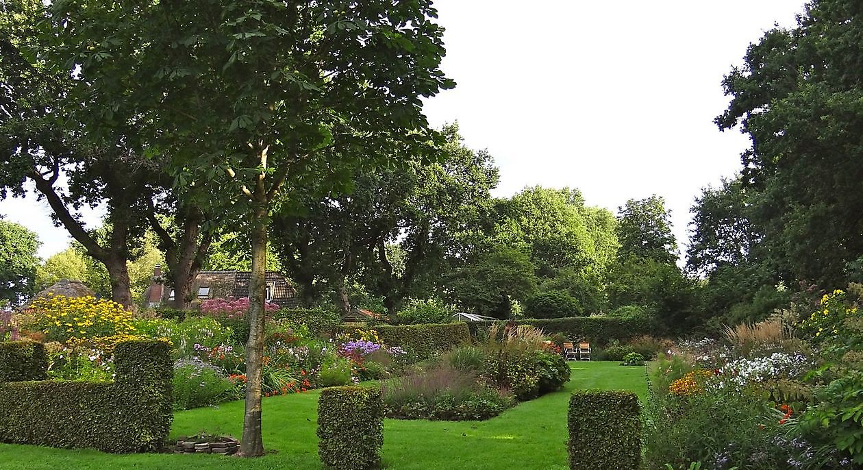 Roos van Hijken - Het Tuinpad Op / In Nachbars Garten