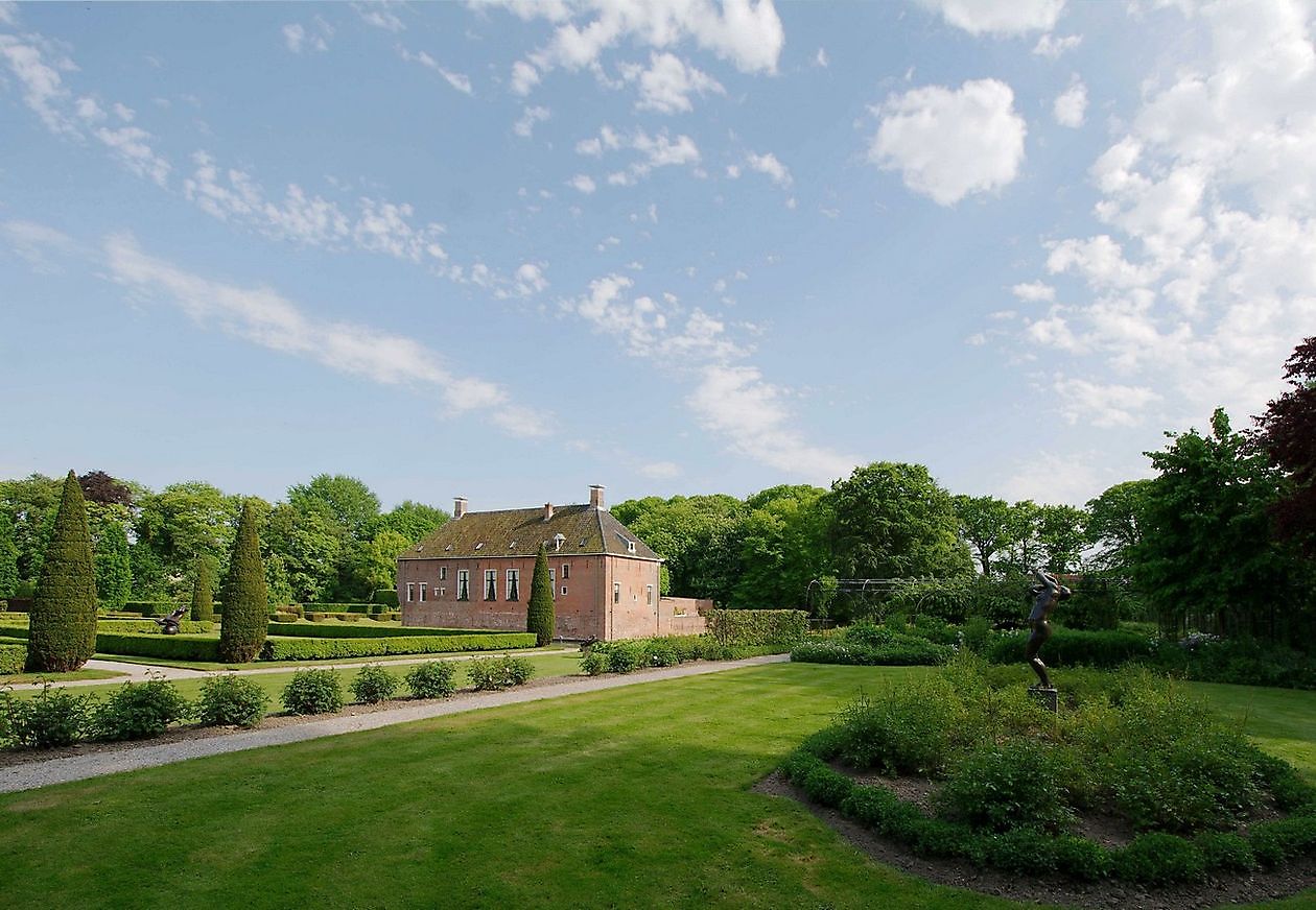 Burg Verhildersum - Het Tuinpad Op / In Nachbars Garten