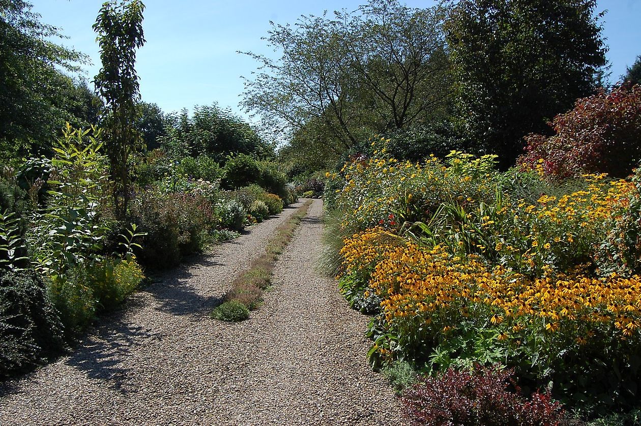 Reiners - Het Tuinpad Op / In Nachbars Garten