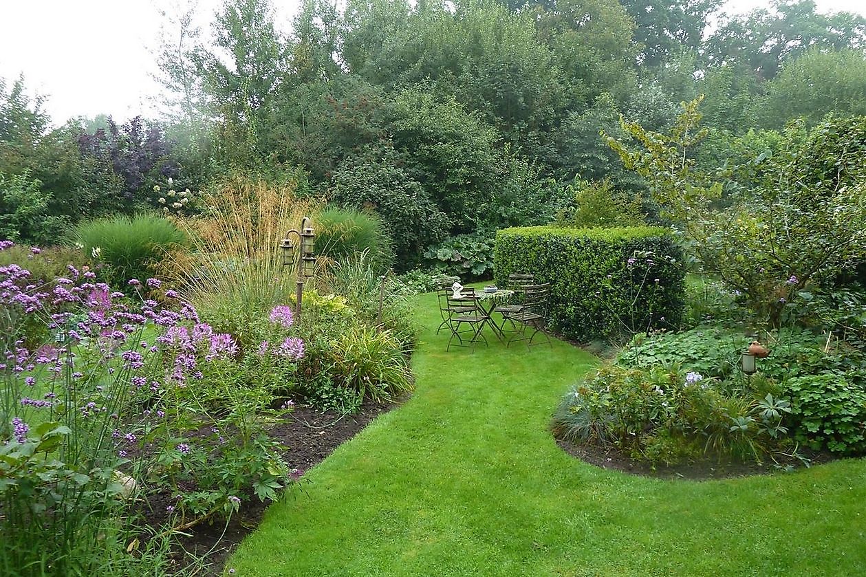 Stauden-Oase - Het Tuinpad Op / In Nachbars Garten