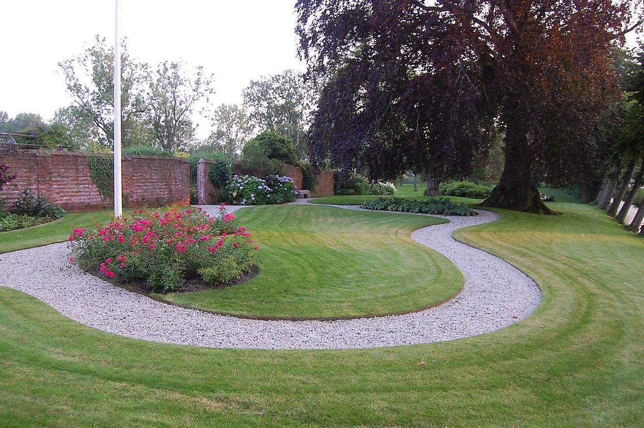  - Het Tuinpad Op / In Nachbars Garten