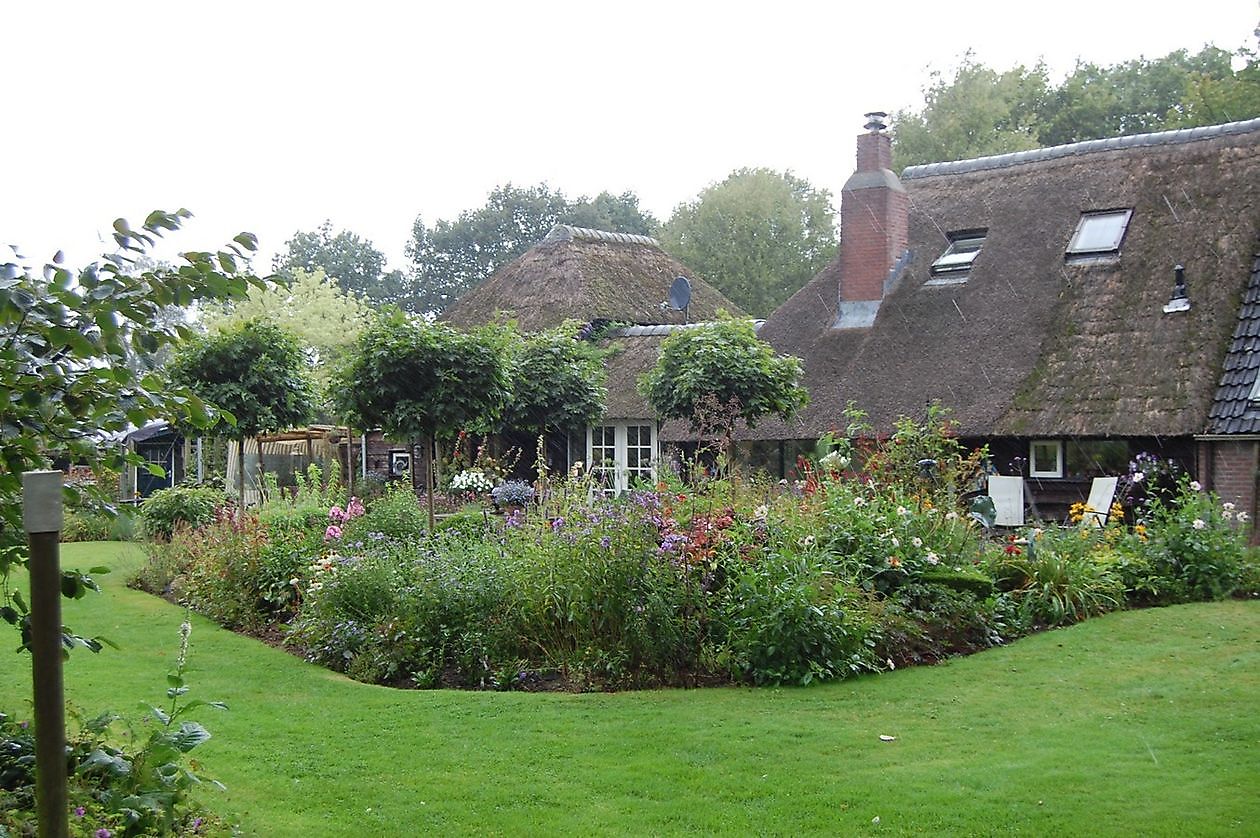 Roos van Hijken - Het Tuinpad Op / In Nachbars Garten