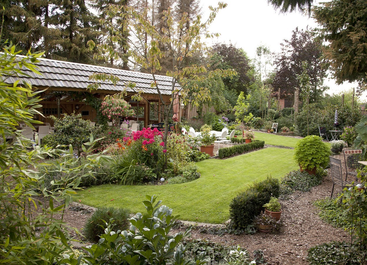 Arns Gartenidylle - Het Tuinpad Op / In Nachbars Garten