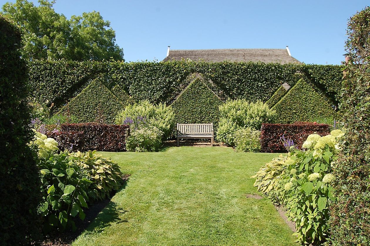 Garten Annie-Evie Beukema & Wim Pastoor - Het Tuinpad Op / In Nachbars Garten