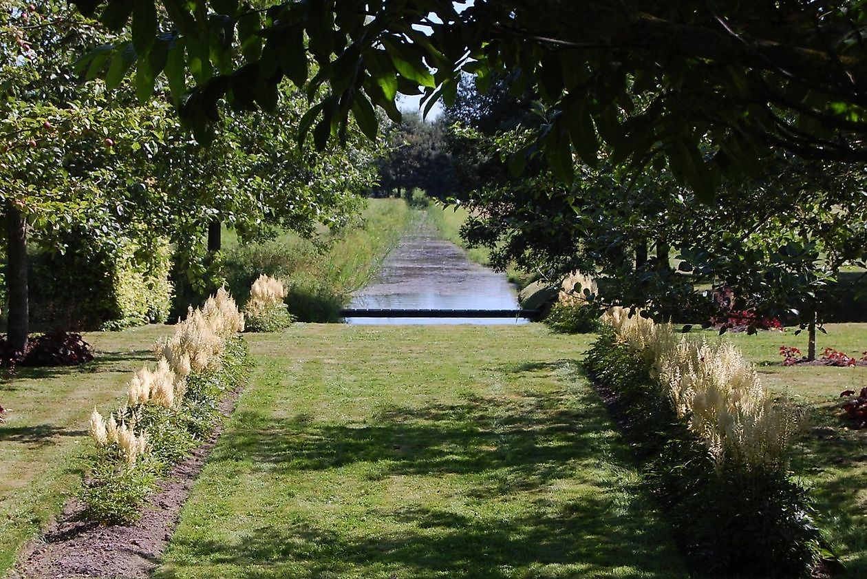 Garten Annie-Evie Beukema & Wim Pastoor - Het Tuinpad Op / In Nachbars Garten