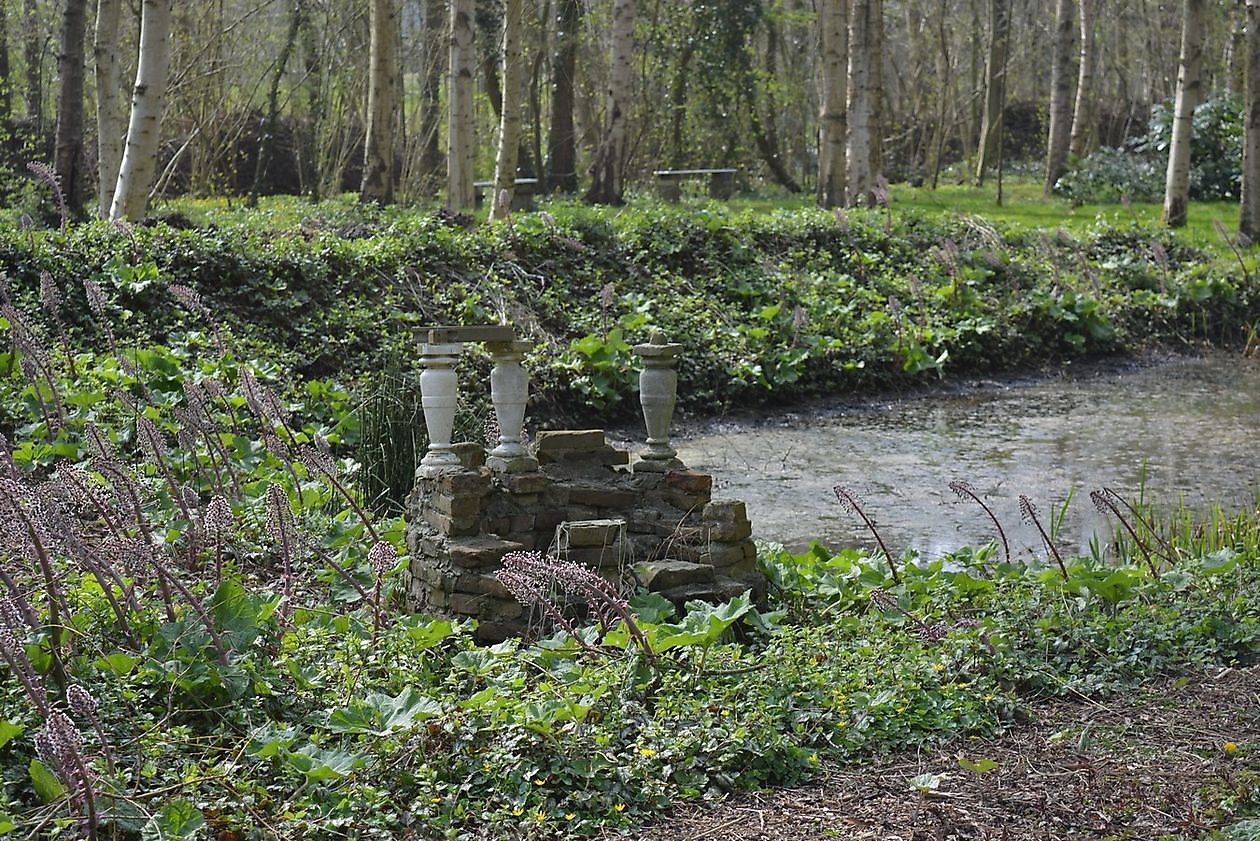  - Het Tuinpad Op / In Nachbars Garten