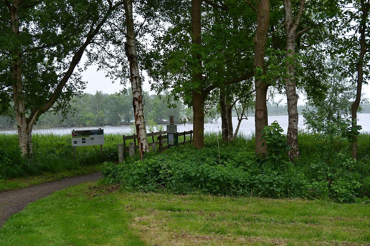 A.T.V. Piccardthof - Het Tuinpad Op / In Nachbars Garten