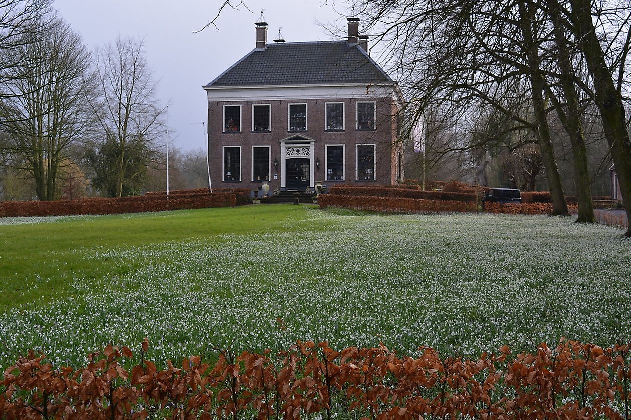 Landgut Ennemaborg - Het Tuinpad Op / In Nachbars Garten