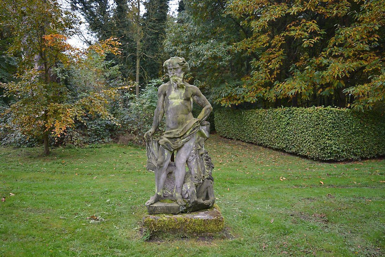 Landgut Ennemaborg - Het Tuinpad Op / In Nachbars Garten