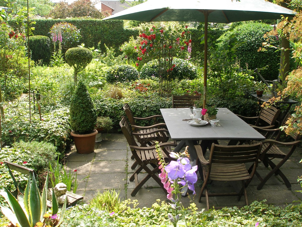 Arns Gartenidylle - Het Tuinpad Op / In Nachbars Garten