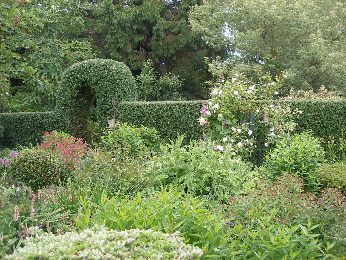 Arns Gartenidylle - Het Tuinpad Op / In Nachbars Garten