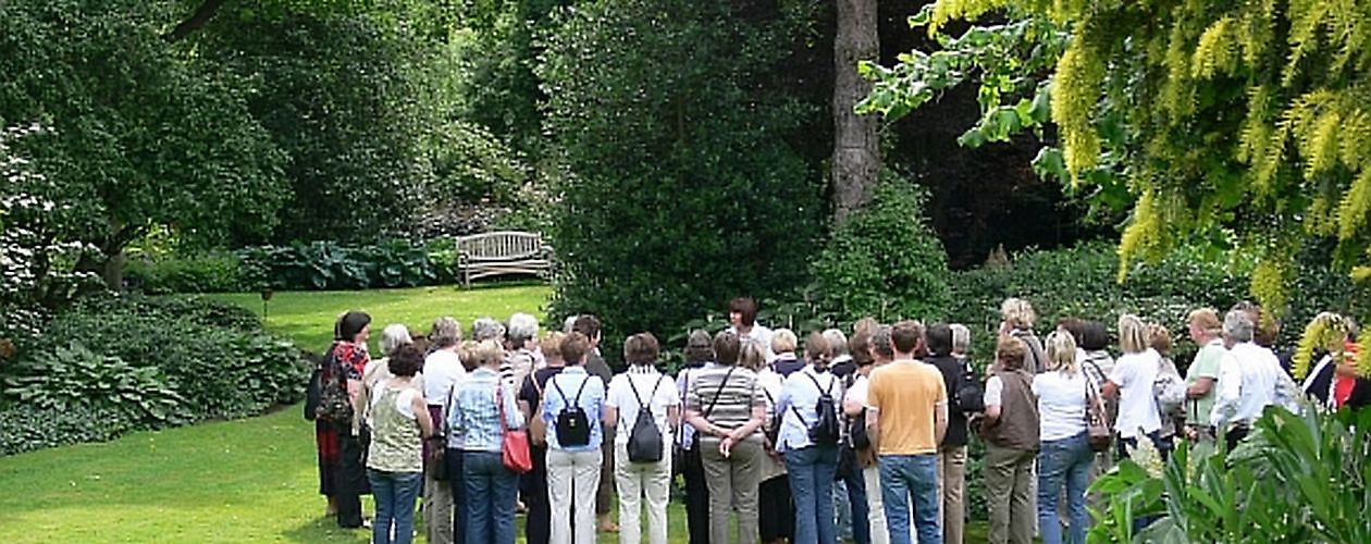 Anke zu Jeddeloh - Het Tuinpad Op / In Nachbars Garten