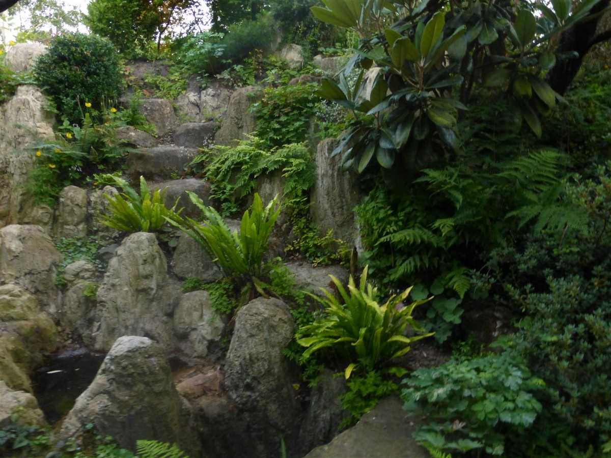 Garten der Stille - Het Tuinpad Op / In Nachbars Garten