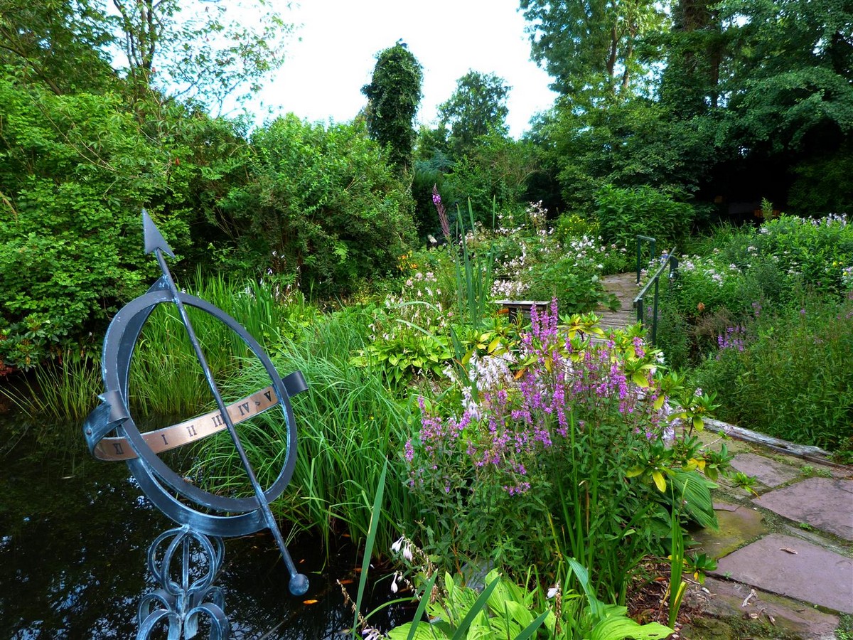 Naturgarten Naschke - Het Tuinpad Op / In Nachbars Garten