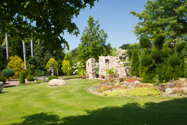 Agnes & Ludwig Schade - Het Tuinpad Op / In Nachbars Garten