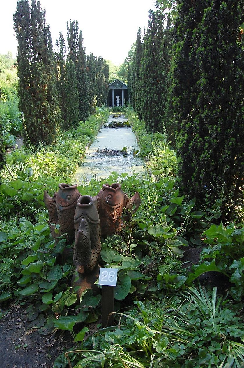 De Luie Tuinman  -  Der faule Gärtner - Het Tuinpad Op / In Nachbars Garten