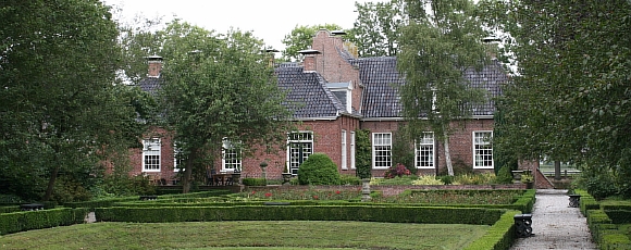 Die Burg Welgelegen - Het Tuinpad Op / In Nachbars Garten