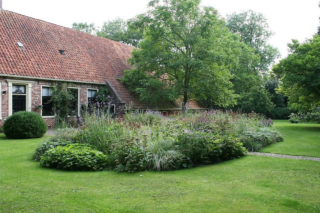 Museum Helmantel (De Weem) - Het Tuinpad Op / In Nachbars Garten