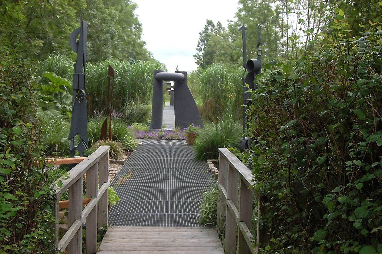 Skulpturengarten Funnix - Het Tuinpad Op / In Nachbars Garten